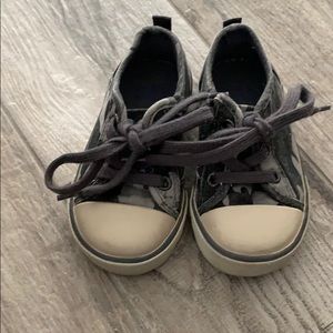 EUC Gap camo sneakers, infant sz 6